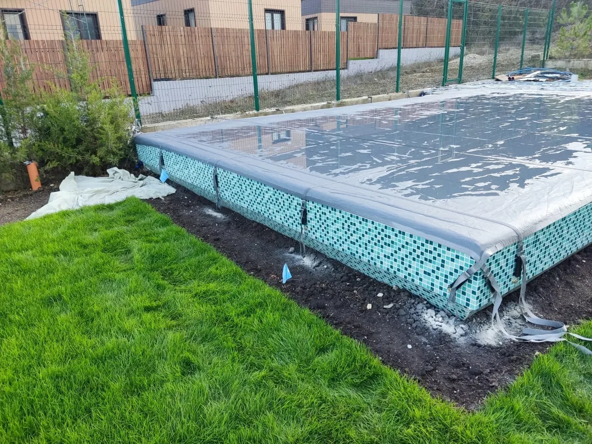 Батутное покрывало на бассейне в Нефтеюганске